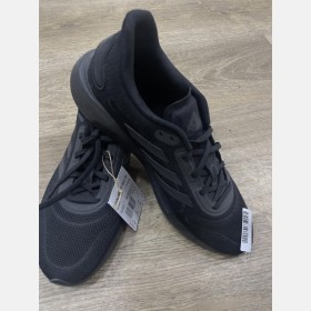 حذاء Adidas أسود